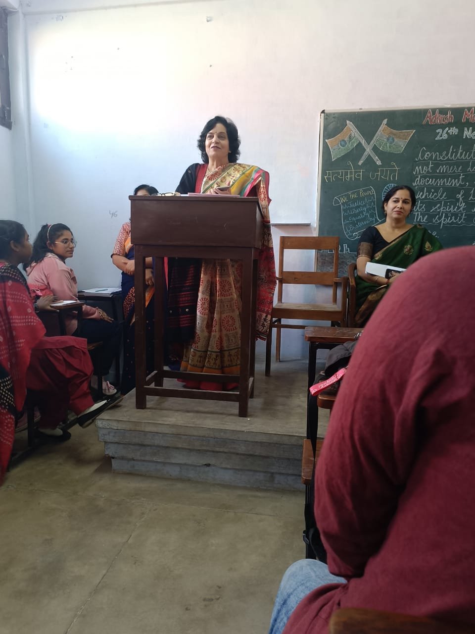 राजनीति विभाग द्वारा महाविद्यालय में संविधान दिवस मनाया गया।