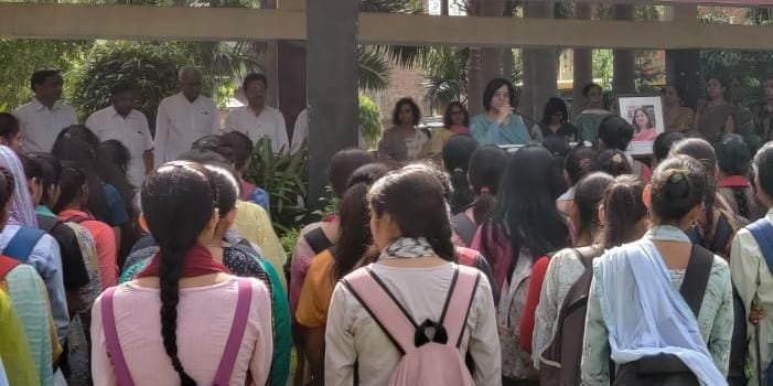 महाविद्यालय प्रबंध कारिणी समिति की अध्यक्ष श्रीमती दर्शना गुप्ता जी के निधन  पर शोकाकुल  आदर्श महिला महाविद्यालय परिवार।